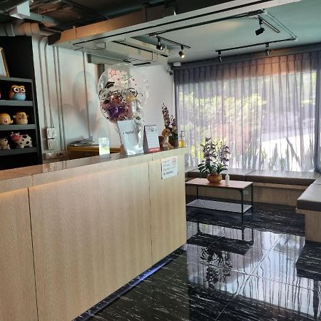The Key Point Hotel Bangkok Exterior foto