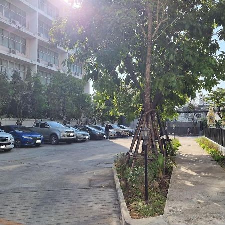 The Key Point Hotel Bangkok Exterior foto