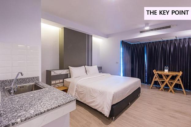 The Key Point Hotel Bangkok Exterior foto