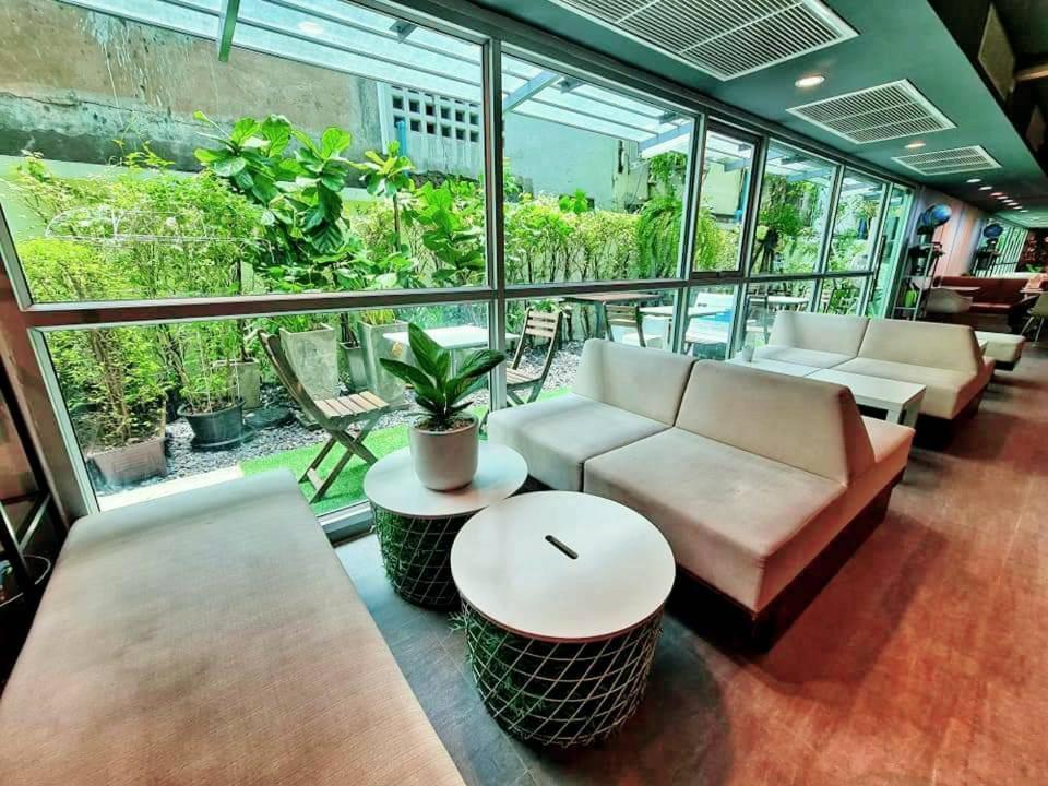 The Key Point Hotel Bangkok Exterior foto