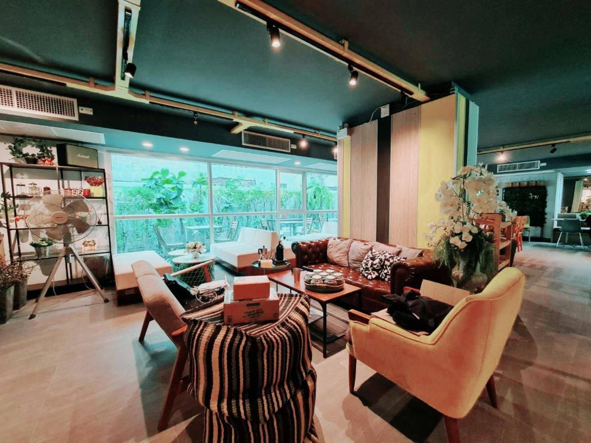 The Key Point Hotel Bangkok Exterior foto